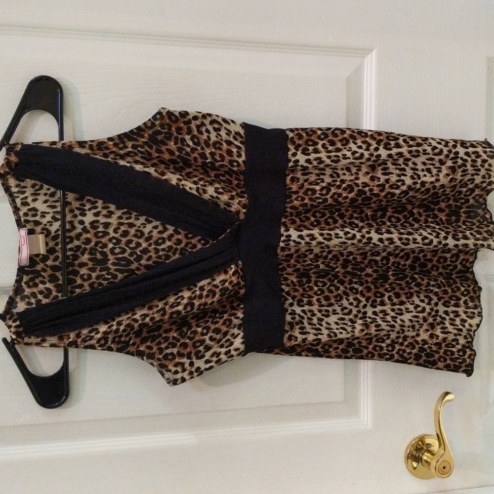 Volt Women's Sleeveless V-Neck Animal Print Top Size Large